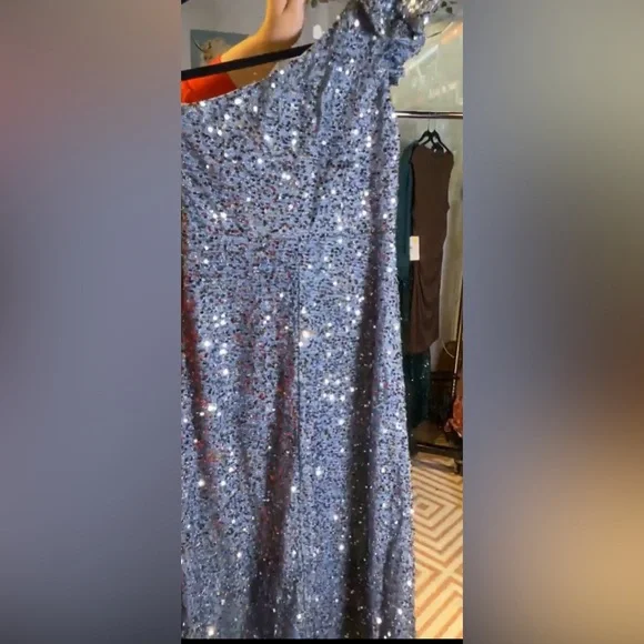 Elegant Silver Sequin Gown - Picture 2 of 4
